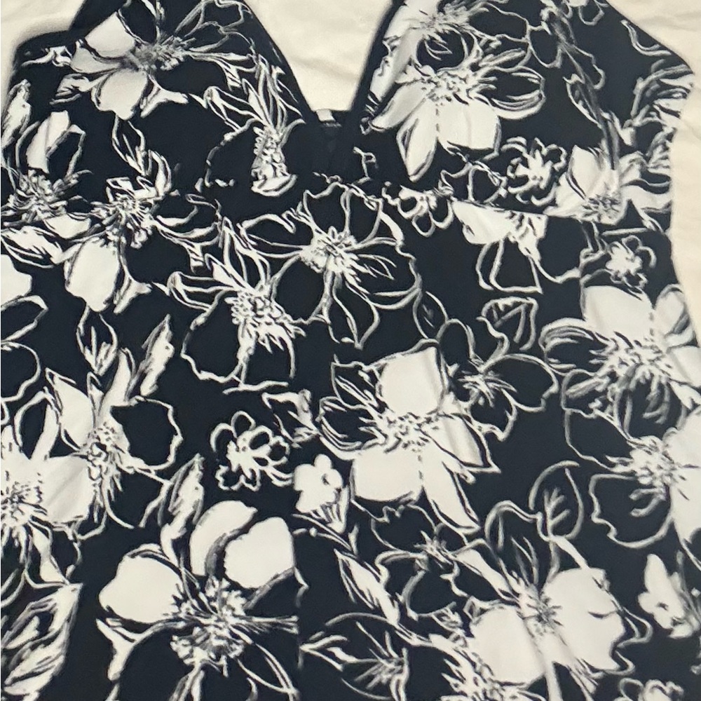 Floral Black and White Strappy swimwear - Picture 3 of 9